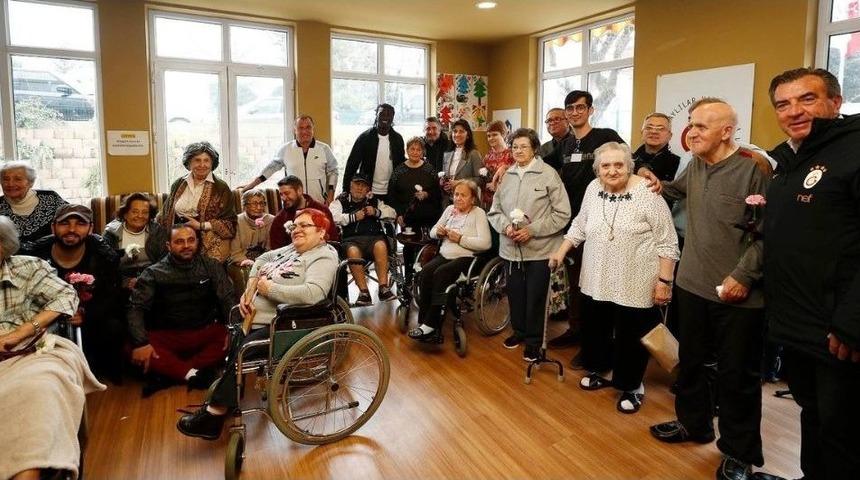 Galatasaray Futbol Takımı&rsquo;ndan Anlamlı Ziyaret