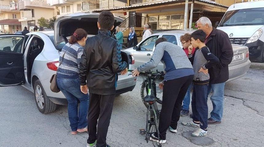 K&ouml;pekten Ka&ccedil;an Bisikletli &Ccedil;ocuğa Otomobil &Ccedil;arptı