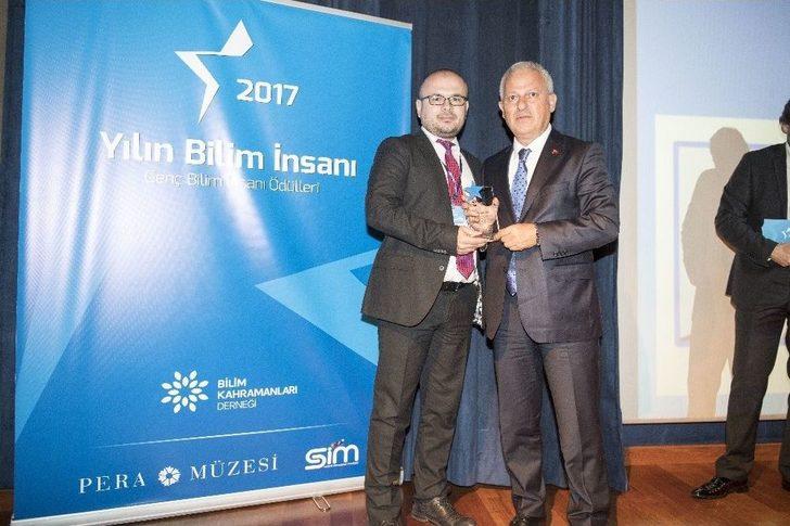Paü’de Görevli Doç. Dr. Necip Atar’a ‘genç Bilim İnsanı Ödülü’ Aldı