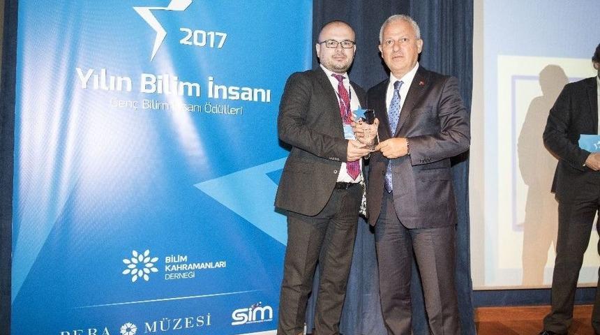 Paü’de Görevli Doç. Dr. Necip Atar’a ‘genç Bilim İnsanı Ödülü’ Aldı