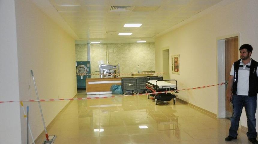 Hastanede &Uuml;t&uuml; Makinesine Eşarbını Kaptıran &Ccedil;alışan Hayatını Kaybetti