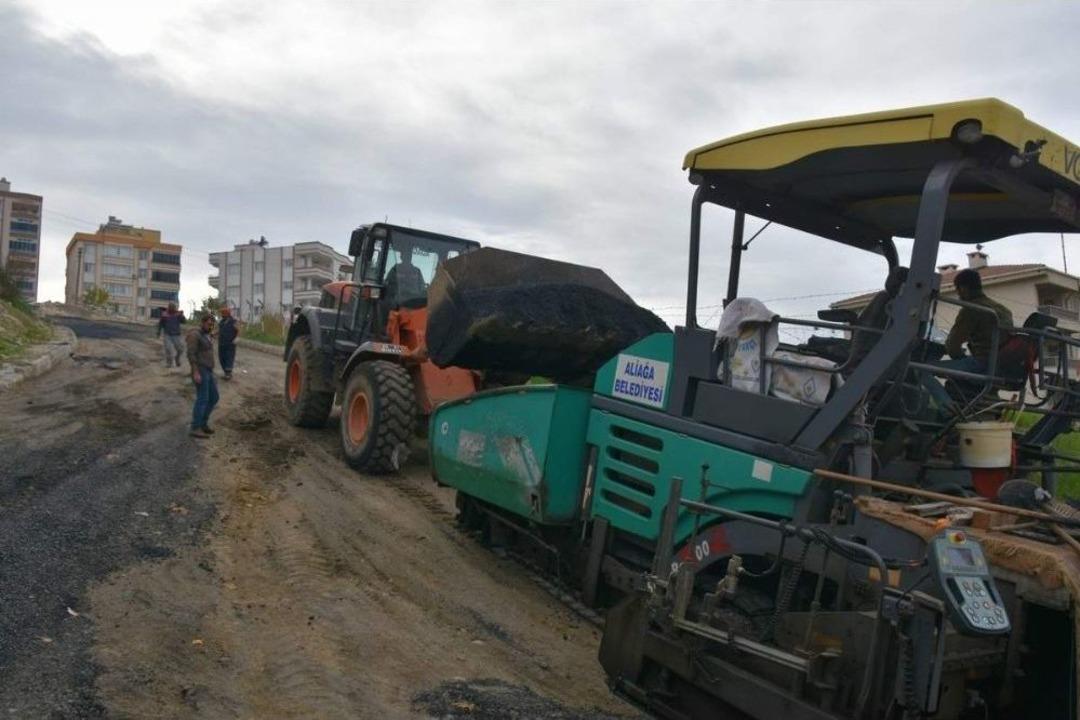 Yeni Mahalle&rsquo;de Asfalt Mesaisi S&uuml;r&uuml;yor