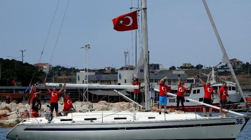 Yelken Yarışlarında, &Ccedil;eşme K&ouml;rfezi Ay Yıldıza B&uuml;r&uuml;nd&uuml;