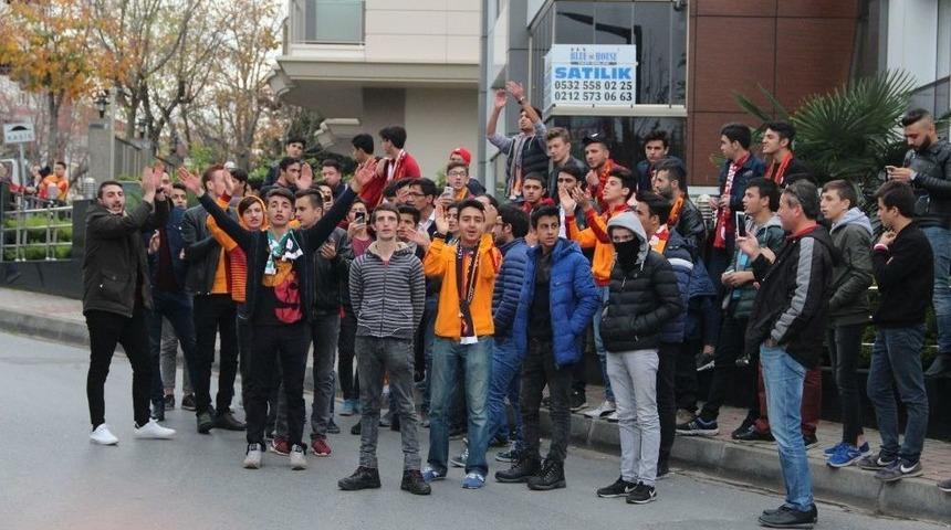 Galatasaray Derbi İ&ccedil;in Yola &Ccedil;ıktı