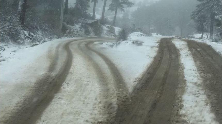 Dursunbey Ala&ccedil;am Dağlarında Kar Yağışı