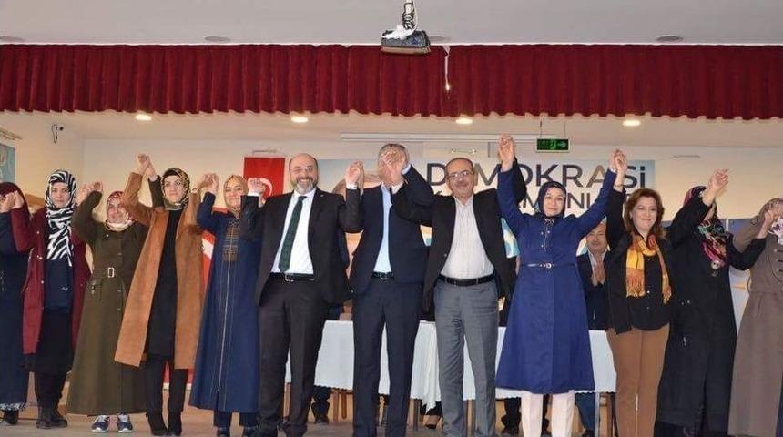 Ak Parti İl&ccedil;e Kadın Kolları Başkanlığı Kongreleri Aslanapa&rsquo;dan Başladı