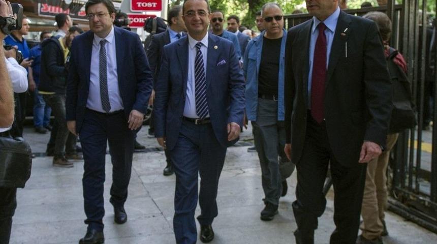 Chp S&ouml;zc&uuml;s&uuml; B&uuml;lent Tezcan Ve Beraberindeki Heyet Milletvekili Aday Listelerini Y&uuml;ksek Se&ccedil;im Kurulu&rsquo;na (ysk) Teslim Etti.