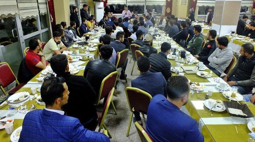 Başkan T&uuml;rkmenoğlu, Gen&ccedil;lerle Sahur Yaptı