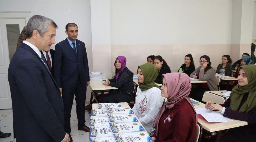 Şahinbey Belediyesi Milyonlarca Kitap Hediye Etti