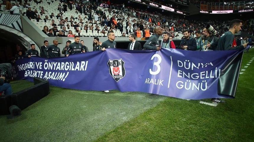 Beşiktaş&rsquo;tan Engellilere Pankartlı Destek