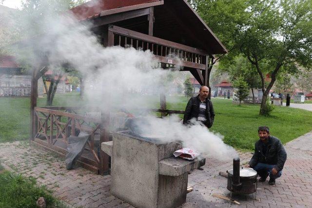 Mangaldan Ramazan’da Da Vazgeçmediler