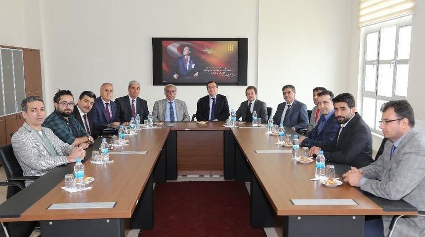 Vahap K&uuml;&ccedil;&uuml;k Myo&rsquo;yu Kazanan Her &Ouml;ğrenciye Karşılıksız Burs