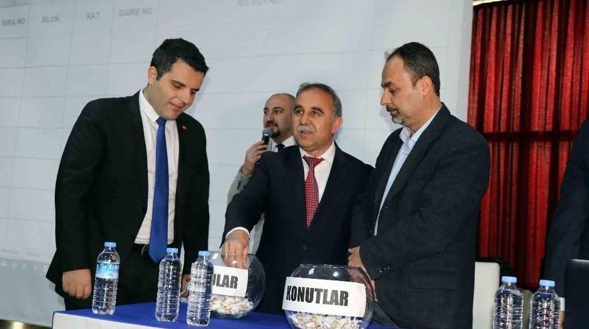 G&ouml;rdes&rsquo;te Toki Konutları Sahiplerini Buldu