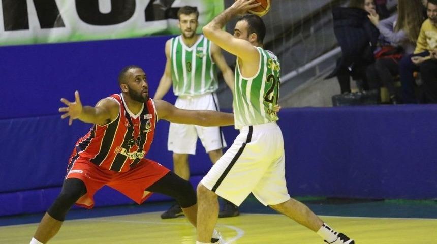 Akhisarlı Devler Evinde 2 Sayı Farkla Kazandı