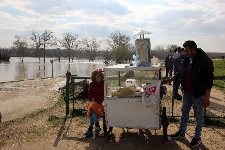 (özel) Genç-yaşlı Herkes Tunca Nehri’ne Akın Etti G1