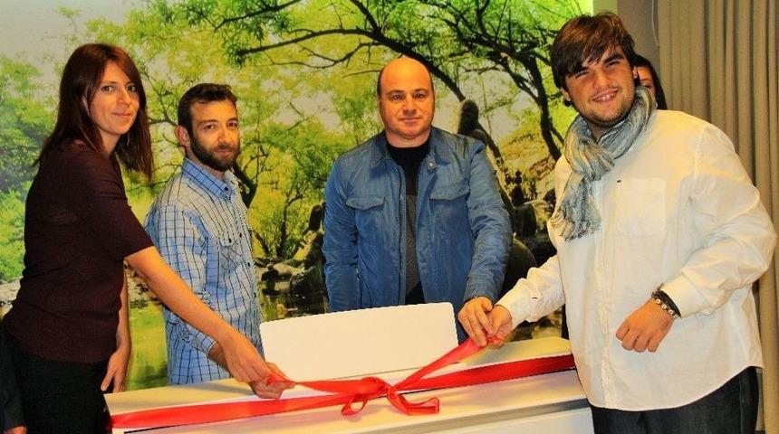 Engelli &Ouml;ğrencilere Piyano Hediye Ettiler