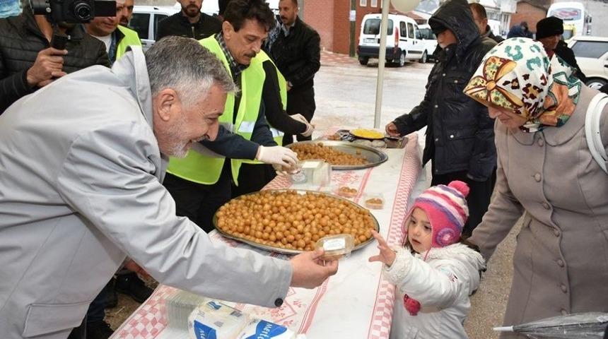 İn&ouml;n&uuml; Belediyesi&rsquo;nden Lokma İkramı