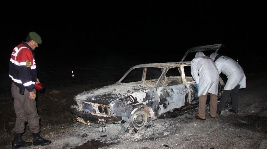 K&uuml;tahya&rsquo;da Yanmış Otomobilde 2 Ceset Bulundu