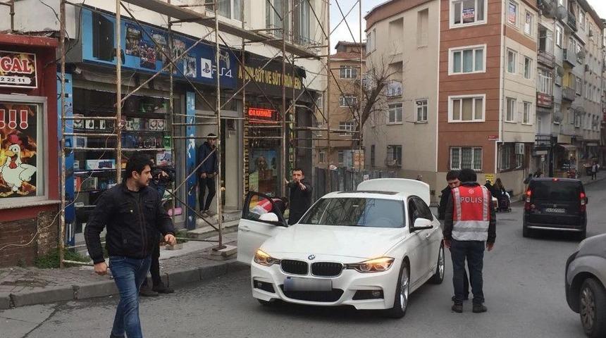 İstanbul&rsquo;da L&uuml;ks Otomobilde Uyuşturucu Ele Ge&ccedil;irildi