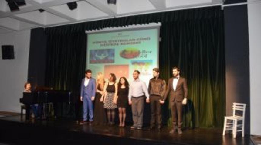 Anadolu &Uuml;niversitesi&rsquo;nde M&uuml;zikal Şarkıları Konseri