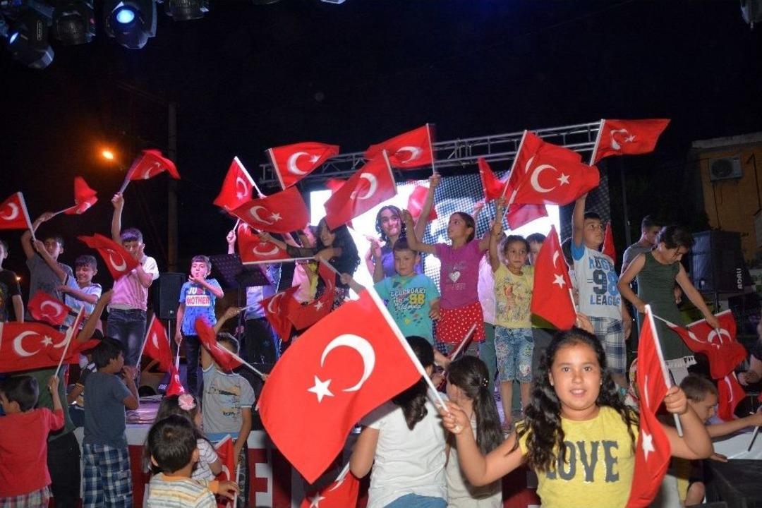 Efeler&rsquo;de Kutlamalı İftar