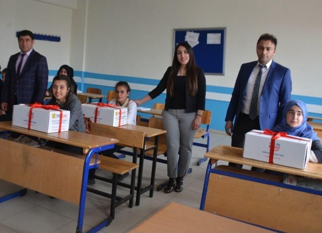 &Ouml;ğrencilerden Afrin&rsquo;deki Mehmet&ccedil;ik&rsquo;e Koliler Dolusu Mektup