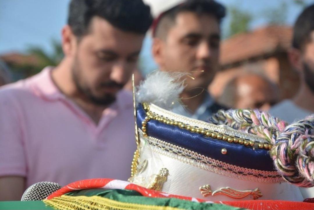 Havuza D&uuml;şerek &Ouml;len İşitme Engelli Anneanne Ve Torunu Toprağa Verildi