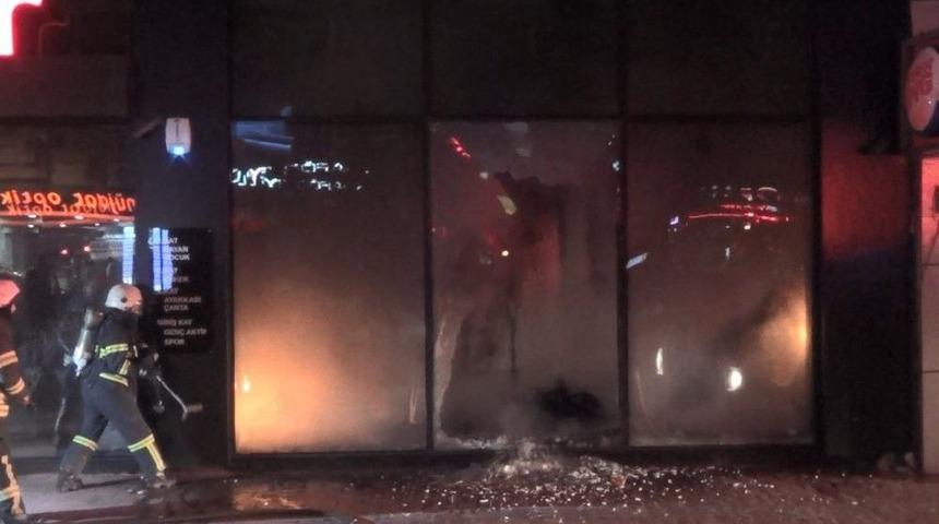Giyim Mağazası Alev Alev Yandı