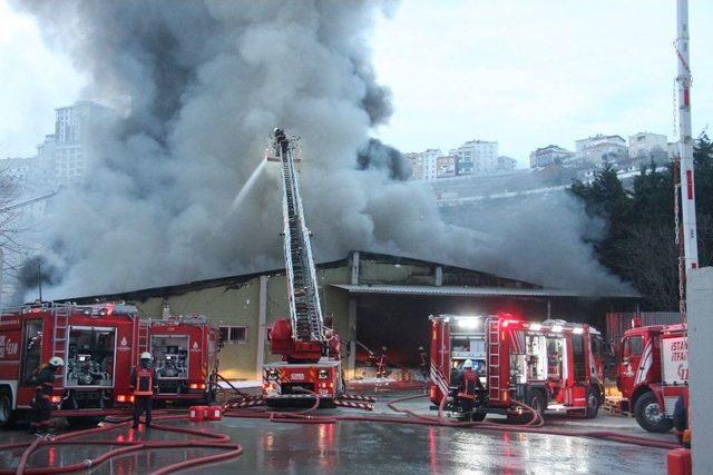 Alibeyköy’de Beyaz Eşya Deposu Alev Alev Yandı