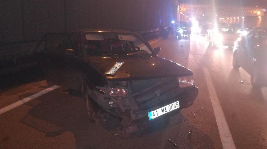 Makas Atan Otomobil Trafiği Birbirine Kattı: 4 Yaralı