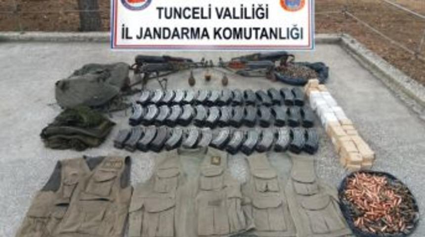 Tunceli’de Toprağa Gömülü Cephanelik Ele Geçirildi