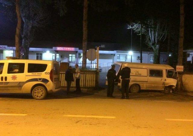 Hastanenin Acil Giriş Duvarına Çarptı 1