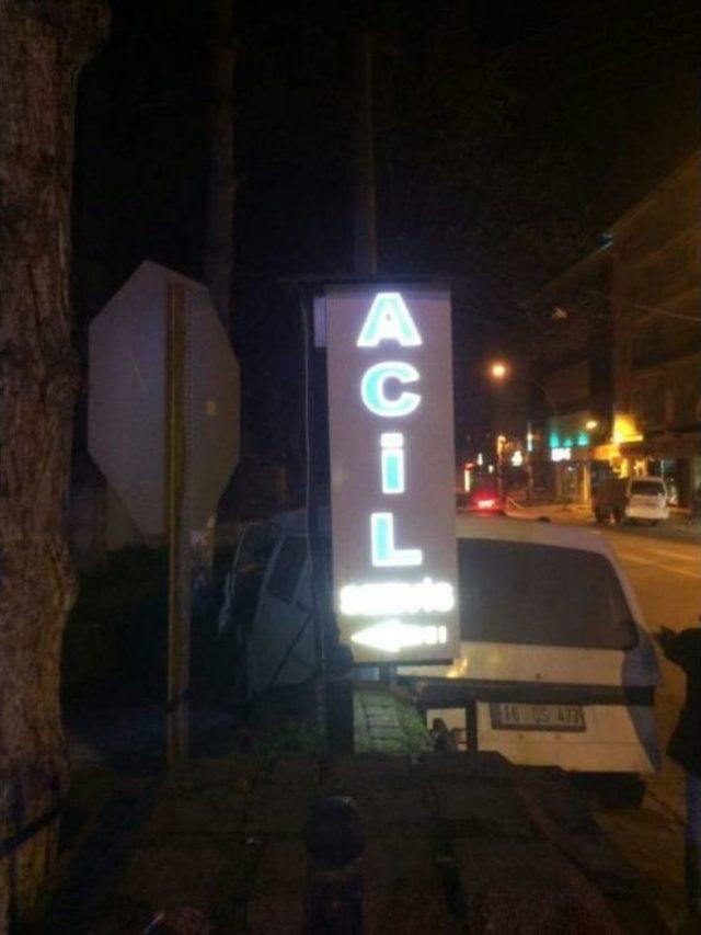 Hastanenin Acil Giriş Duvarına Çarptı 2