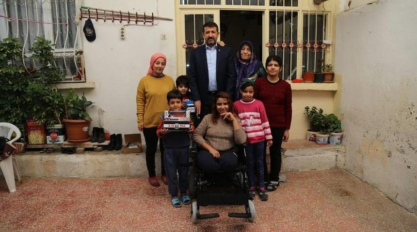 Eyy&uuml;biye&rsquo;de Tekerlekli Sandalye Dağıtımı Devam Ediyor