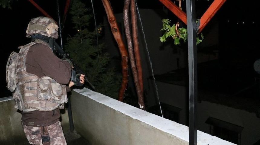 Adana&rsquo;da Deaş Operasyonu: 5 G&ouml;zaltı