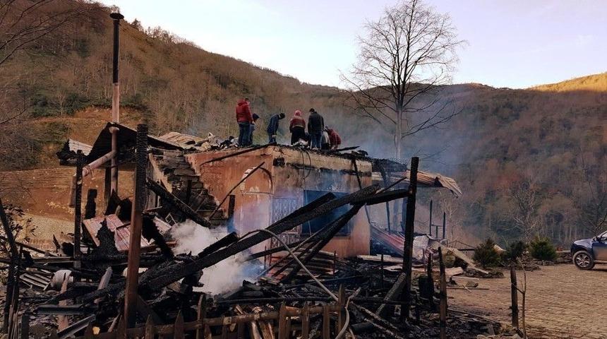 Ağaran Şelalesi&rsquo;ndeki Bir Tesiste Yangın
