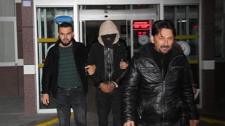 Hırsızlık Ş&uuml;phelisini Giydiği Kap&uuml;şonlu Ceketi Ele Verdi