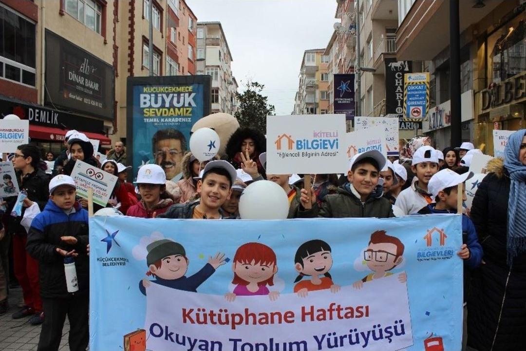 Binlerce Kitap, İhtiya&ccedil; Sahibi &Ouml;ğrenciler İ&ccedil;in Yola &Ccedil;ıkarıldı