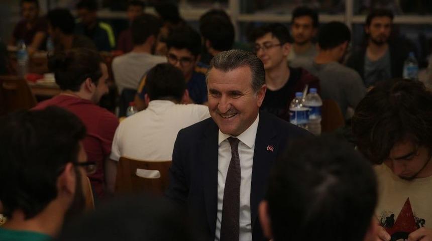 Bakan Osman Aşkın Bak&rsquo;tan &Ouml;ğrencilere S&uuml;rpriz Ziyaret