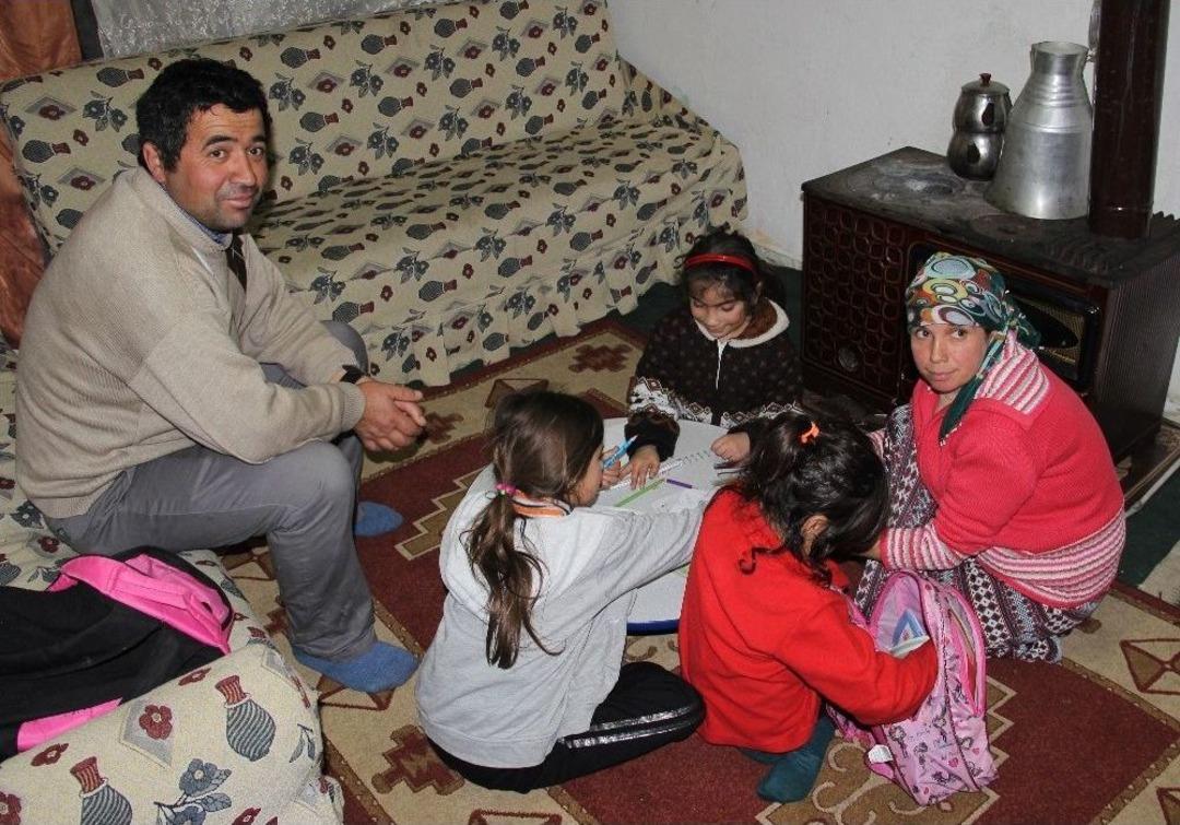 Zihinsel Engelli &Ccedil;ocuklarına G&ouml;zleri Gibi Bakıyorlar