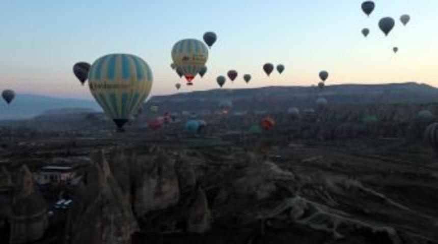 Kapadokya&rsquo;da Balon Turlarına Olumsuz Hava Şartları İzin Vermedi