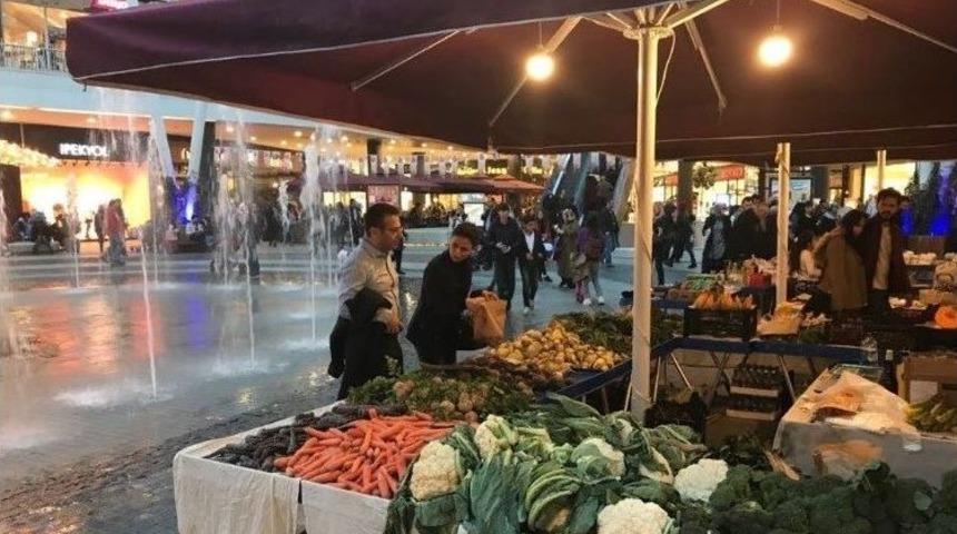 Vali Aksoy Bu Kez Eşi İle Pazarda