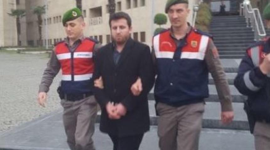 Fet&ouml;&rsquo;den Aranan Y&ouml;netici Liseli 2 Genci Taciz Ederken Yakalandı