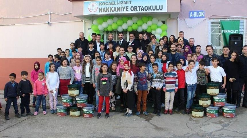 K&ouml;y Okulunu G&ouml;n&uuml;ll&uuml; Olarak Boyadılar