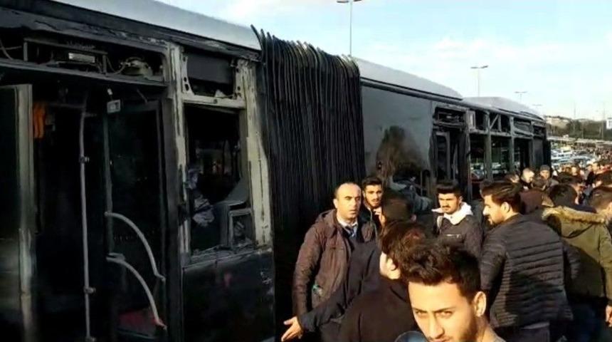 Sefak&ouml;y&rsquo;de Metrob&uuml;s Kazası: 14 Yaralı