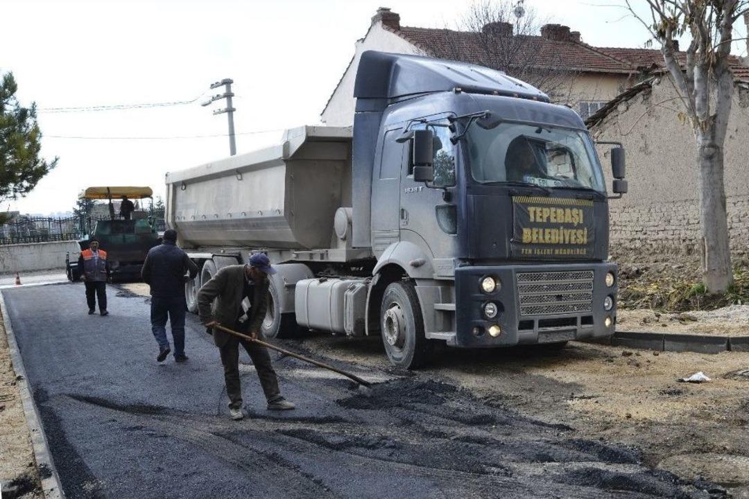 Fen İşleri Mahallelerde &Ccedil;alışmalarını S&uuml;rd&uuml;r&uuml;yor