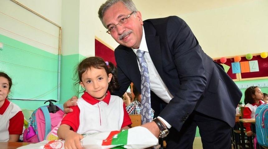 Pursaklar Belediyesinden Okuma Yazma Seferberliğe Destek