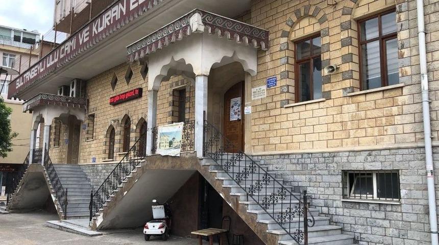 (özel) Camide Yaşanan Laptop Hırsızlığı Kamerada