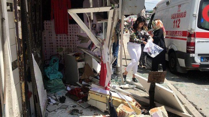 (özel) Sarıyer’de Kontrolden Çıkan Lüks Otomobil İş Yerine Daldı G3