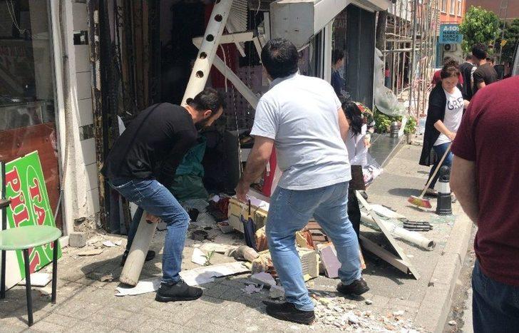 (özel) Sarıyer’de Kontrolden Çıkan Lüks Otomobil İş Yerine Daldı G4